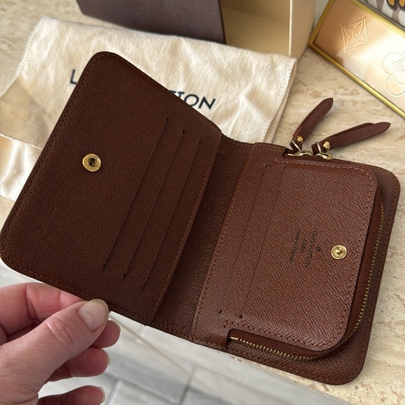 Like New Louis Vuitton Monogram Vintage 2011 Small Wallet with Brass Hardware - Picture 3 of 11